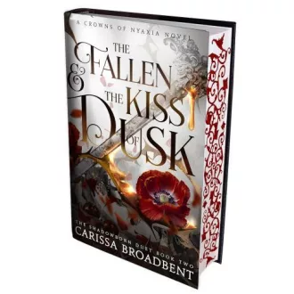  The Fallen and the Kiss of Dusk (Éldekorált - The Crowns of Nyaxia, Book 4 Hardback)