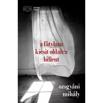 A fátylam kicsit oldalra billent